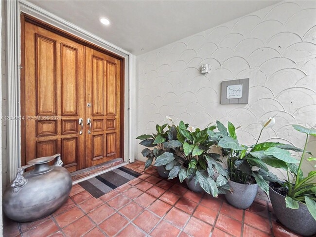 Building Photo - 2124 Fisher Island Dr