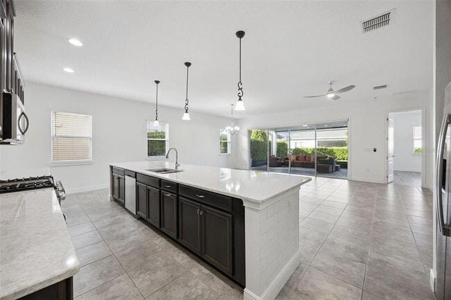 Building Photo - 5013 E Fountainwood Dr