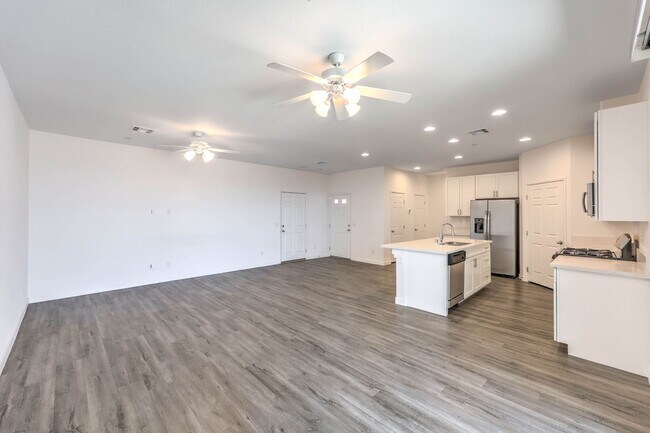 Building Photo - MUST SEE 3 bedroom Home!