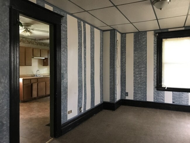 Building Photo - HUGE SINGLE FAMILY FOR RENT !!