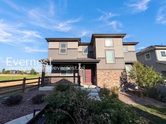 Building Photo - 4 bed/2.5 bath Stunning Single Family Home with Modern Amenities