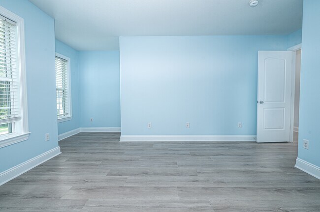 Building Photo - 2807 Walter Dr