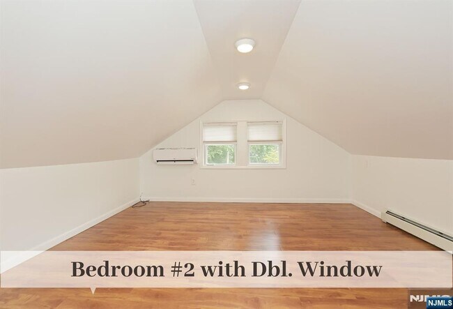 Building Photo - 385 Fern Ave