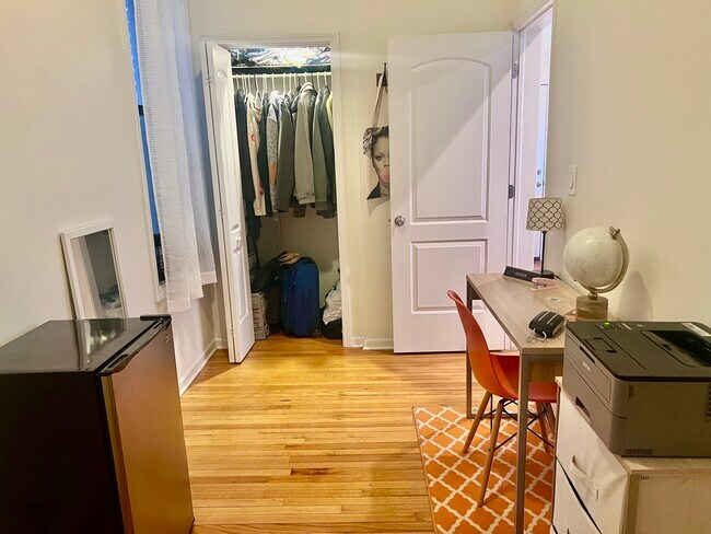 Building Photo - 1421 W Huron St