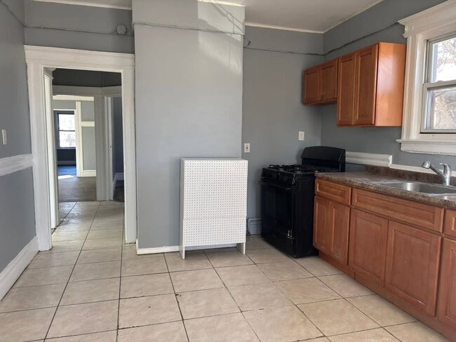 Building Photo - 22 Chelsea Ave