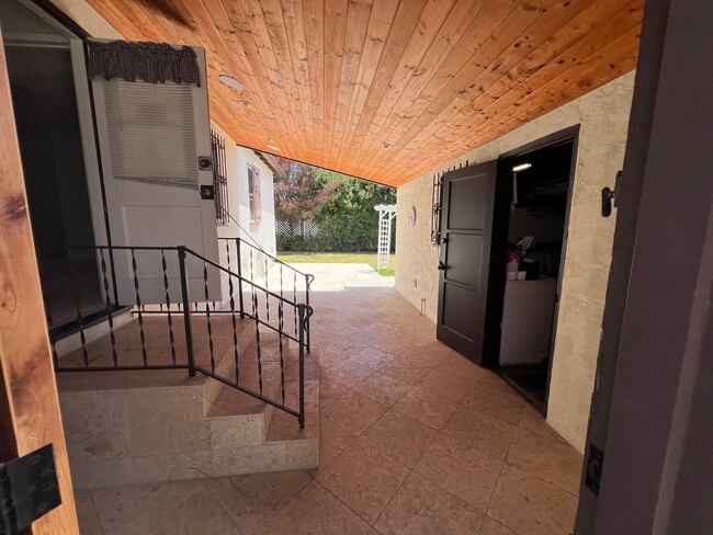 Building Photo - LOCATION LOCATION!!! 5th & I St, Large House, 2BR+Den+(Optional 3BR) w/ 2 car Garage