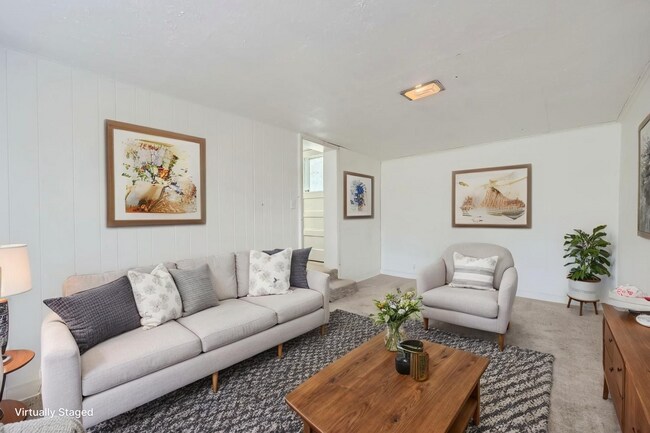 Building Photo - **Bright and Spacious 2-Bedroom Home in the Heart of Denver!!**