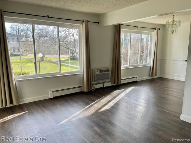 Building Photo - 100 W Hickory Grove Rd