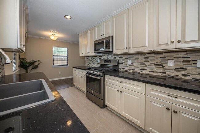 Building Photo - 11038 Waxwing St