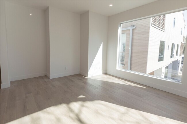 Building Photo - 3512 Mt Vernon St