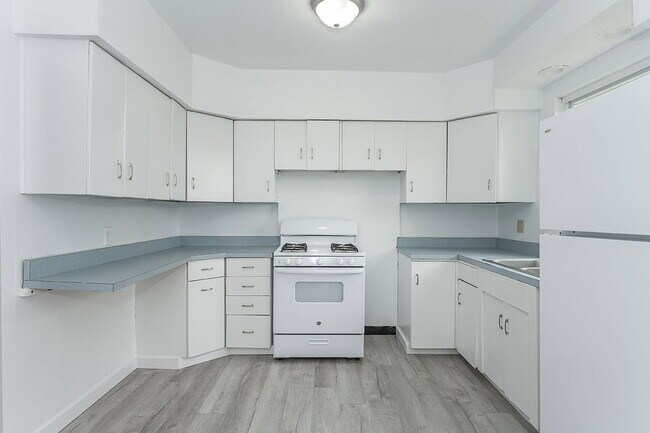 Building Photo - 639 Probasco St