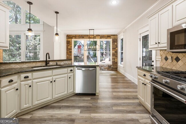 Building Photo - 330 Summerlin Dr