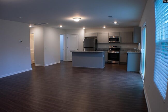 Building Photo - 1074 Begonia Dr