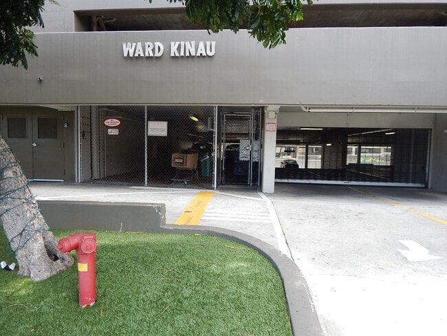 Building Photo - Studio with 1 covered parking (Honolulu)