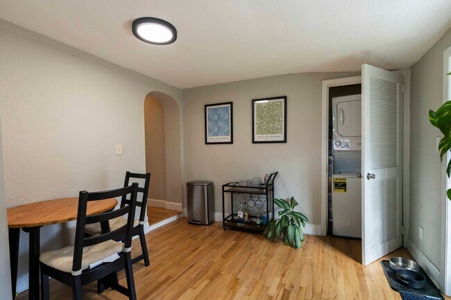 Building Photo - 548 NE 9th Ave