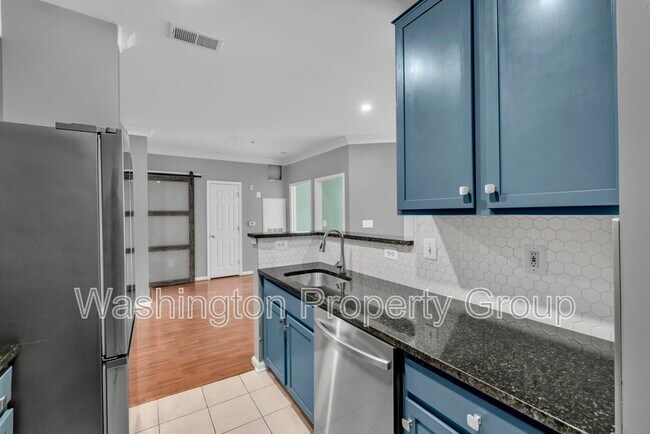 Building Photo - 4854 Eisenhower Ave