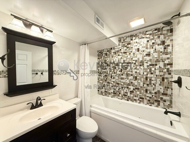 Building Photo - 5515 Misty Valley Dr
