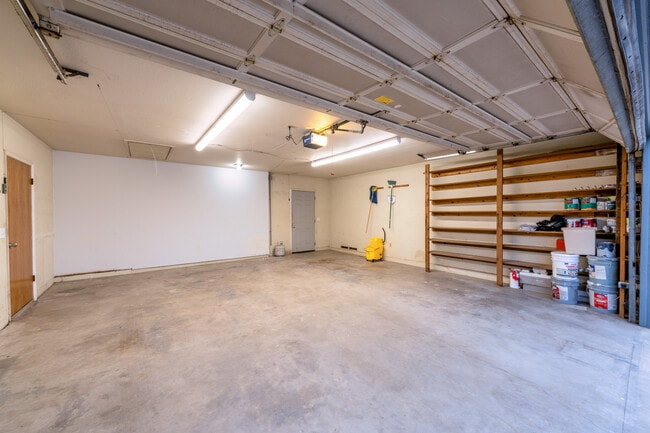 Large 2 Car Garage - 1219 W 10th Pl
