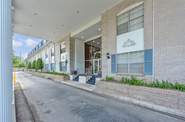 Building Photo - 2601 Bellefontaine