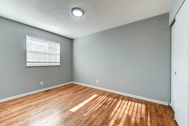 Building Photo - 3633 Shores Dr