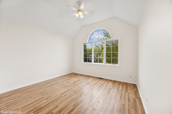 Building Photo - 1040 Buckingham Dr