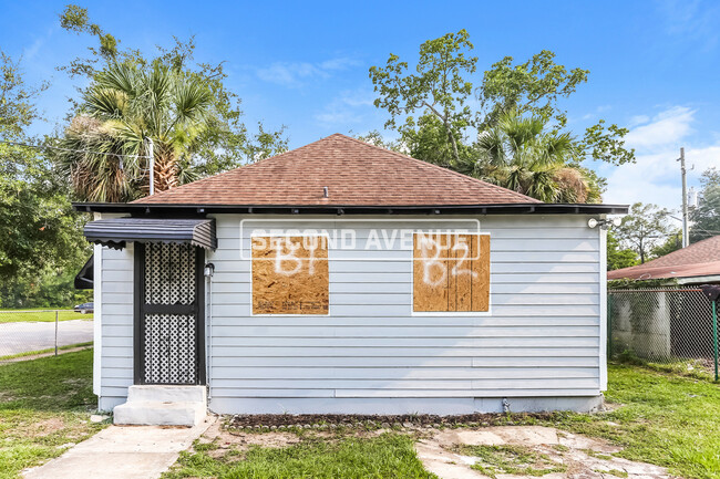 Building Photo - 1303 W 30th St