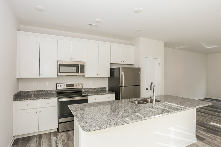 Building Photo - 104 Dogwood Village Trl