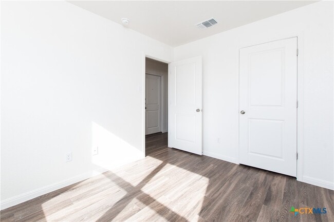 Building Photo - 5815 Betty Lou Dr