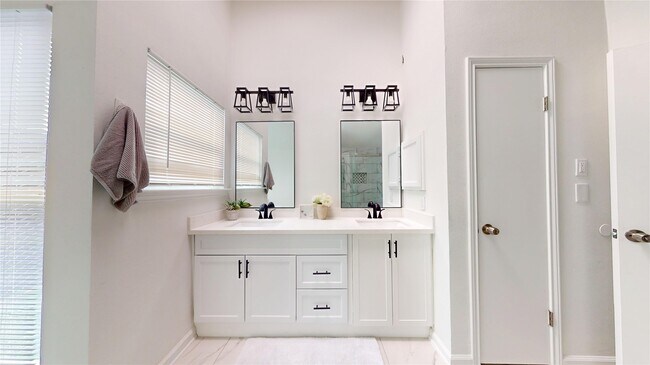 Building Photo - 7415 Alcomita Dr