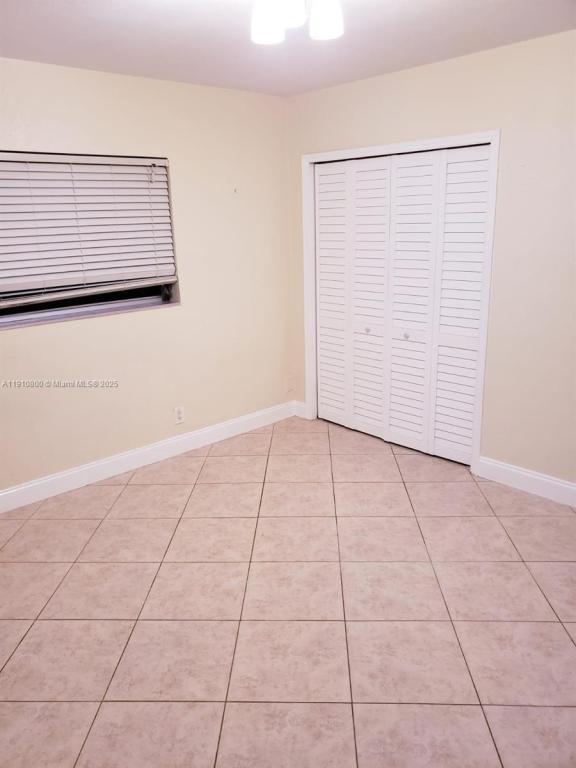 Building Photo - 1031 N 16th Ct