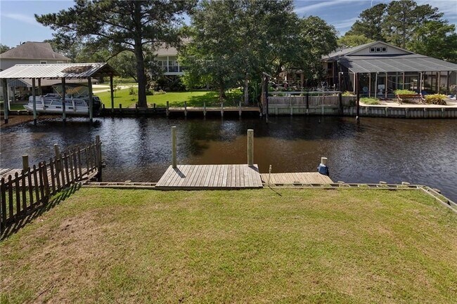 Building Photo - 3113 Bayou View Dr