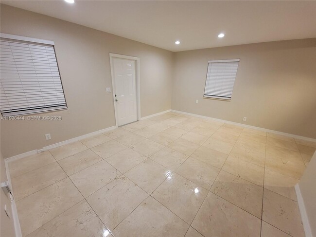 Building Photo - 1428 NW 6th Ave