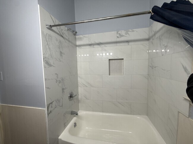 Building Photo - 1009 Hampton St NW