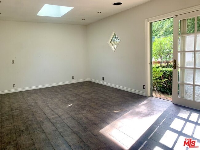 Building Photo - 10216 Cielo Dr