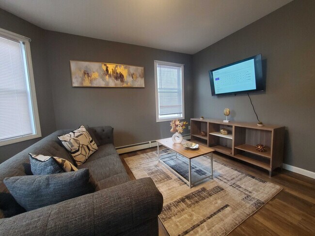 Building Photo - 30 Maynard St