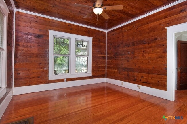 Building Photo - 620 Rogers St