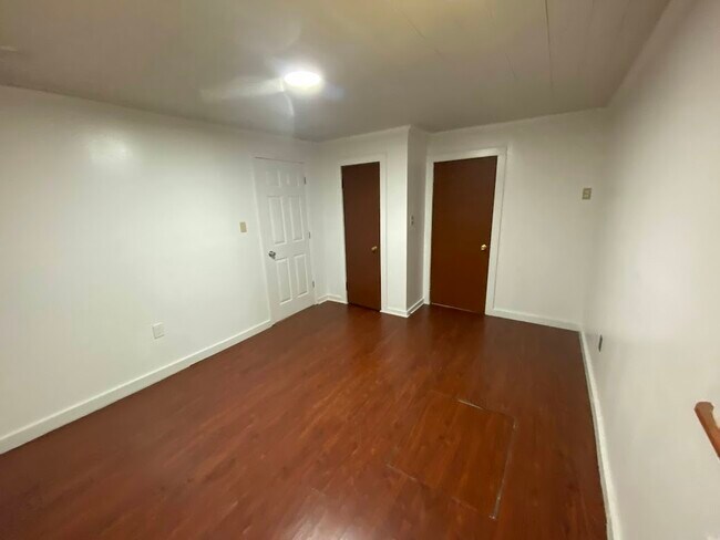 Building Photo - Chestnut Grove Village 17, 18, 19