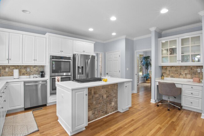 Building Photo - 126 Hemlock Dr