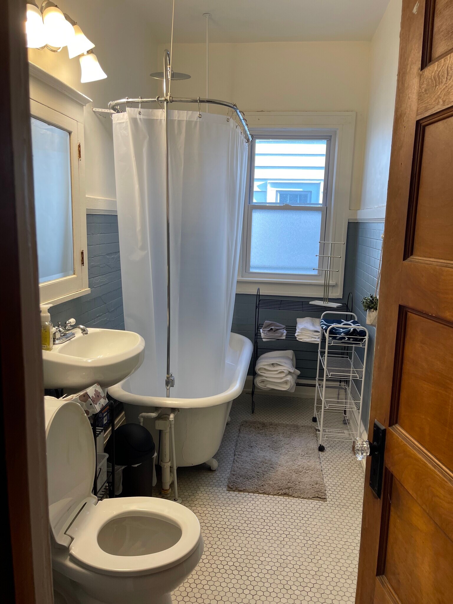 Building Photo - 2830 N Frederick Ave