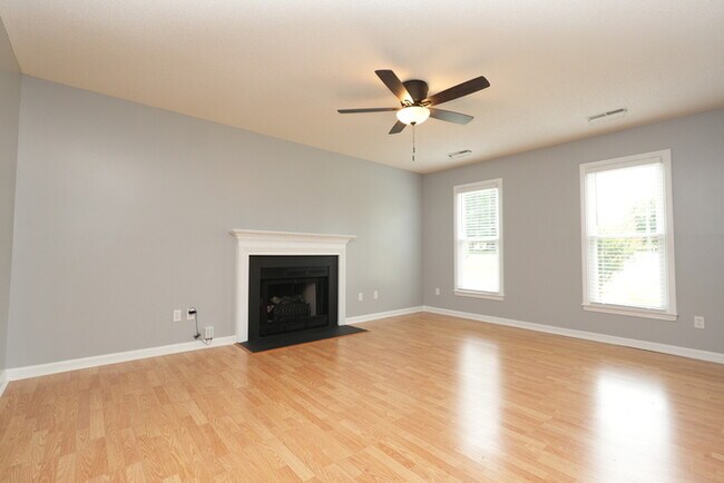 Building Photo - Charming 3-Bedroom, 2-Bathroom Home Perfec...