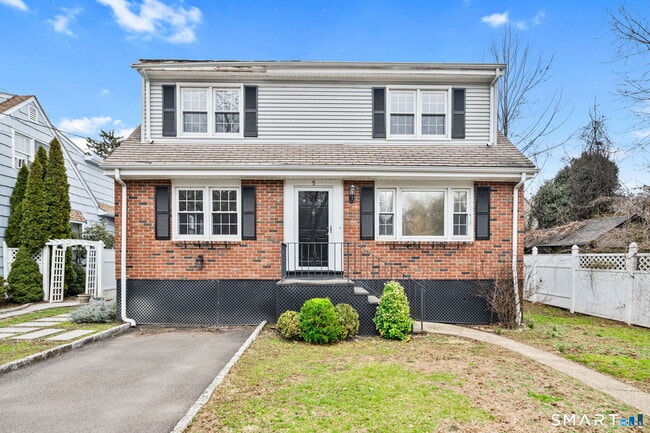 Building Photo - 5 River St