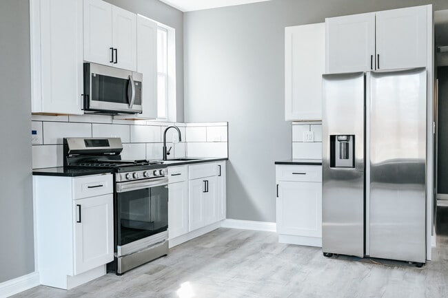 Building Photo - 3015 W 19th St