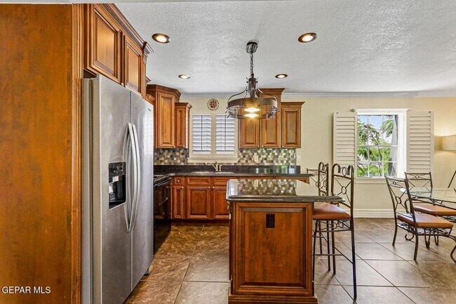 Building Photo - 350 Thunderbird Dr