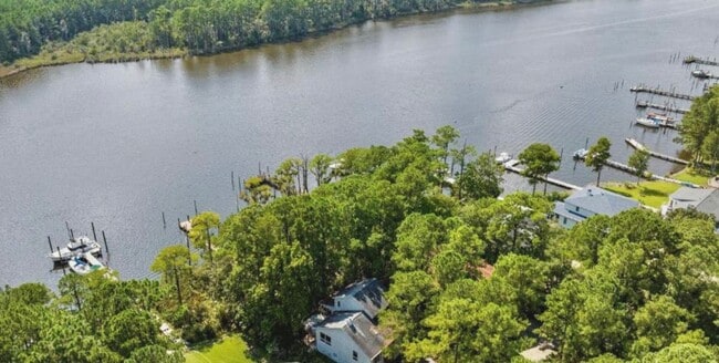 Building Photo - Waterfront Home Private 50' Dock on Protec...