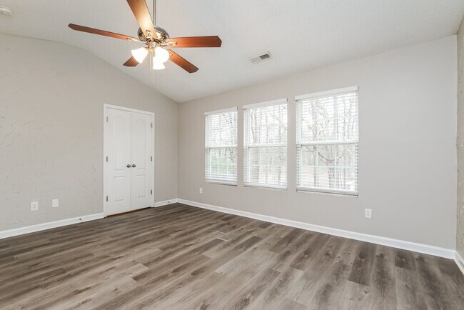 Building Photo - 3020 Hayling Dr