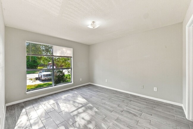 Building Photo - 4023 Briarglen Dr