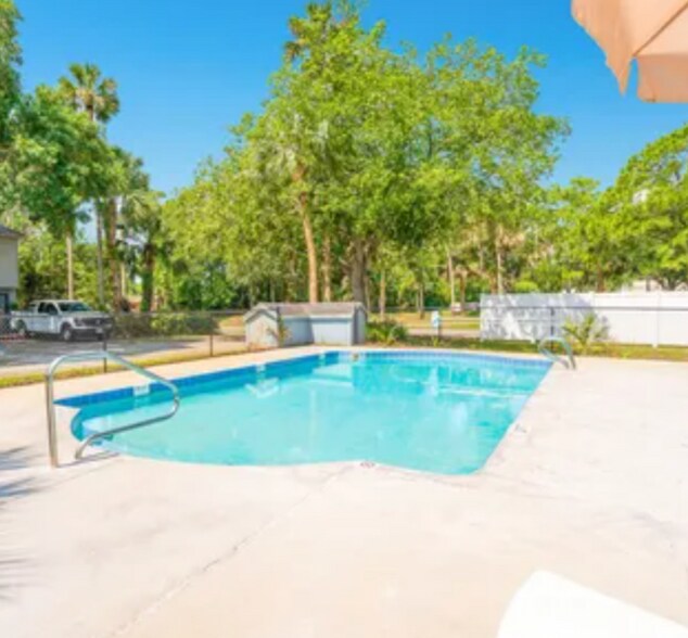 Building Photo - 175 Yorktowne Dr