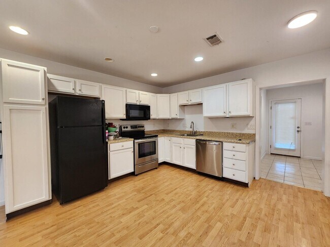 Building Photo - 321 Hollywood Blvd NW