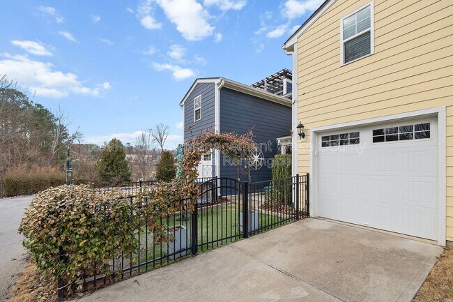Building Photo - 410 Triumph Ln