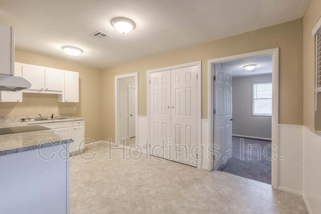 Building Photo - 212 201st E Ave